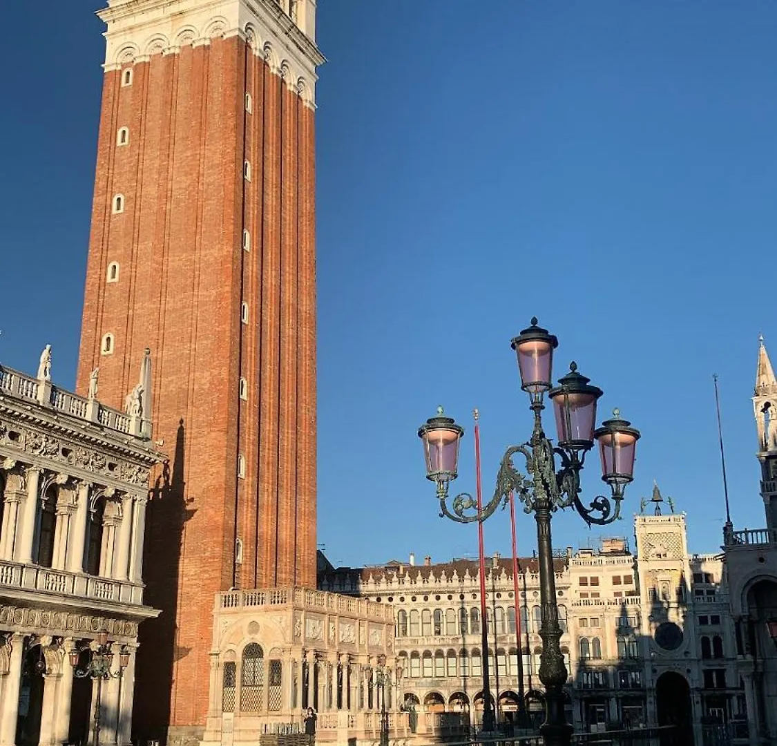 Veniceloft 5Minutefromrialto 10Minutefromsanmarco 5Minitestationtrain Infrontofcad'Oro Apartament